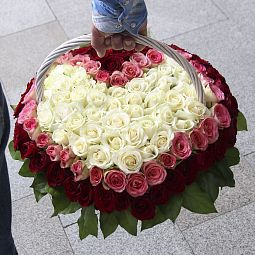 Букет «101 роза в корзине в виде сердца №1»