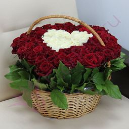Букет «101 роза в корзине в виде сердца»