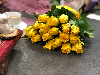 Букет цветов для любимой 21 Жёлтая кенийская розочка