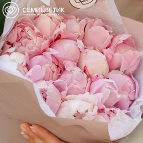 Букет из 15 розовых пионов Premium в розовой пленке