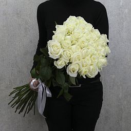35 белых роз "Аваланч" 80 см