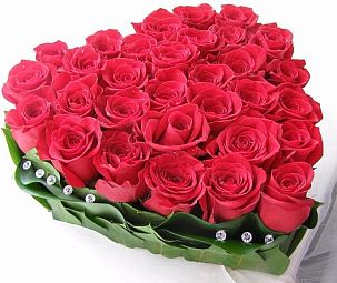 Композиция сердце из 31 Кенийской красной розы