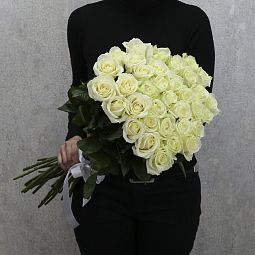 35 белых роз "Аваланч" 70 см