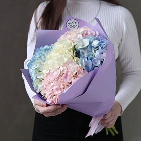Современный букет  из 5 гортензий нежный микс
