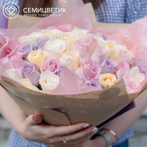 Букет из 51 розы микс в нежных тонах (Эквадор) 50 см