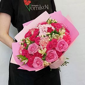 Букет с розами Барби