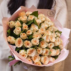 Букет из 51 кремовой розы 30 см (Кения)