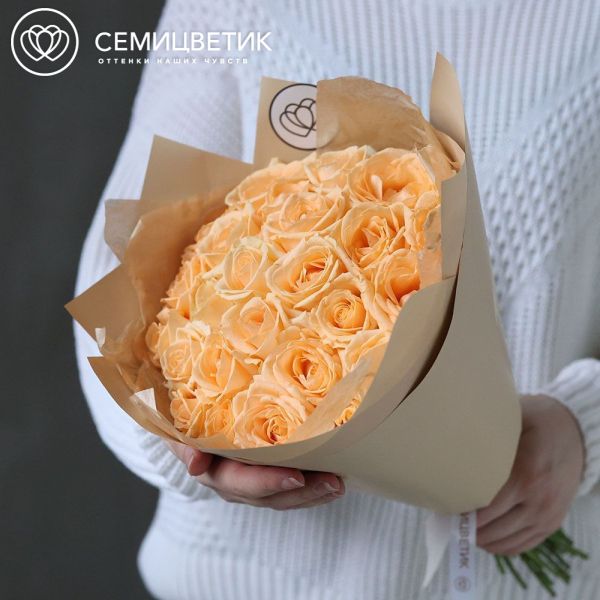 Букет из 25 кремовых роз 40 см (Россия) в кремовой пленке