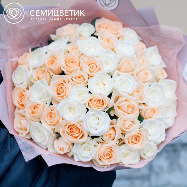 Букет из 51 белой и кремовой розы 35-40 см (Россия)
