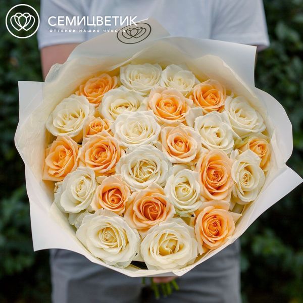 Букет из 25 белой и кремовой розы 50 см (Россия)