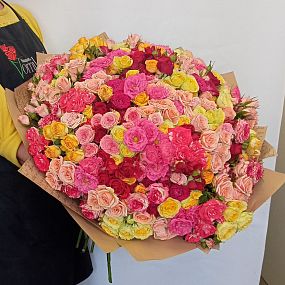 Букет из 101 кустовой розы