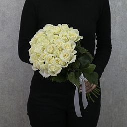 25 белых роз "Аваланч" 50 см