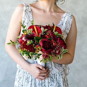 Свадебный букет из кустовой розы, антирринума и пионов