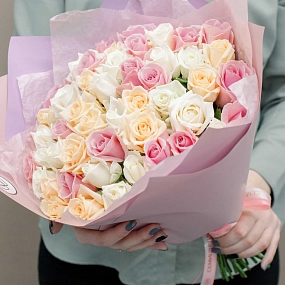 Букет из 51 розы нежный микс (Россия) 40 см