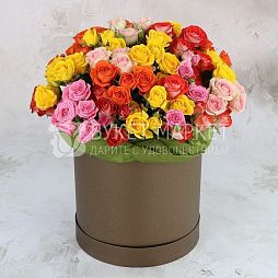 25 Разноцветных кустовых роз в шляпной коробке