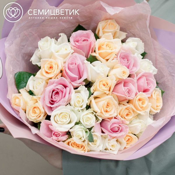 Букет из 35 роз нежный микс (Россия) 40 см