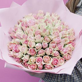 Свадебный букет  из 51 розовой с фисташковой каймой розы (Кения)
