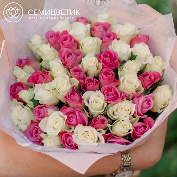 Букет из 51 белой и розовой розы 40 см (Кения)
