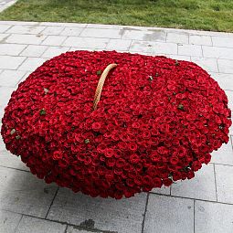 Букет «1001 красная роза Ред Наоми в корзине»