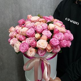 Коробка с пионовидными розами 