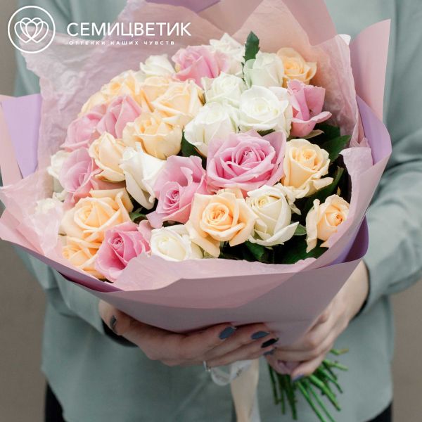 Букет из 35 роз нежный микс (Россия) 40 см