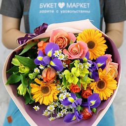 Букет из гербер и ирисов