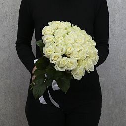 35 белых роз "Аваланч" 40 см