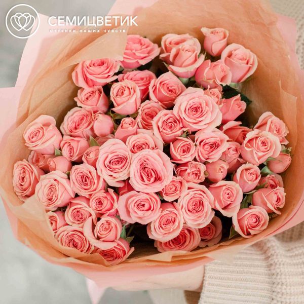 Букет из 15 розовых кустовых роз (Эквадор) 40 см