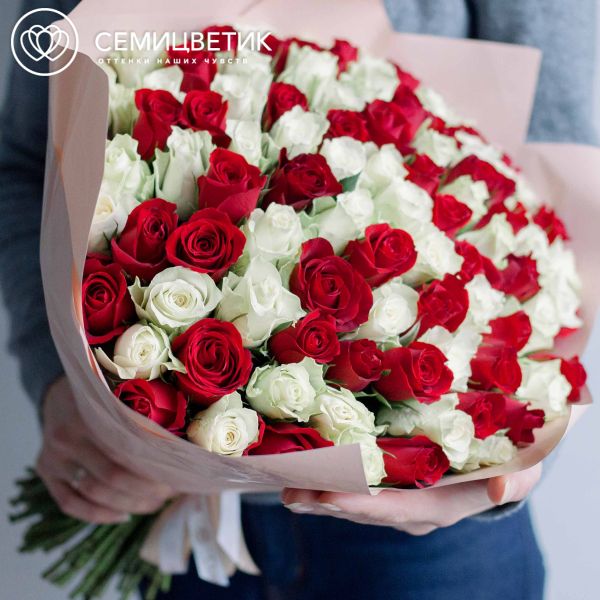Букет из 101 красной и белой розы 40 см (Кения)