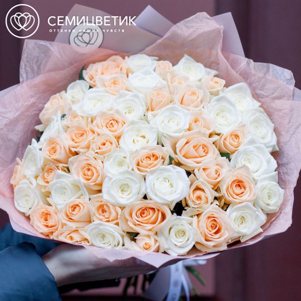 Букет из 51 белой и кремовой розы 35-40 см (Россия)