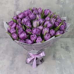 Букет из 51 тюльпана «Сиреневые пионовидные тюльпаны Дабл Прайс»