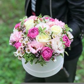 Цветы в шляпной коробке Винсент