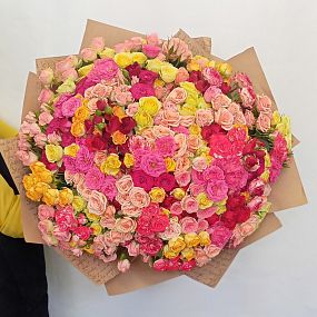 Букет из 101 кустовой розы